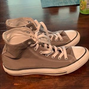 Grey women converse